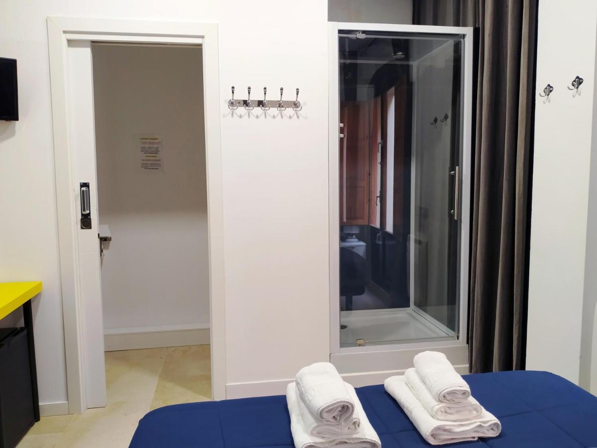 Flats Friends Plaza De La Reina Hotell Valencia Eksteriør bilde